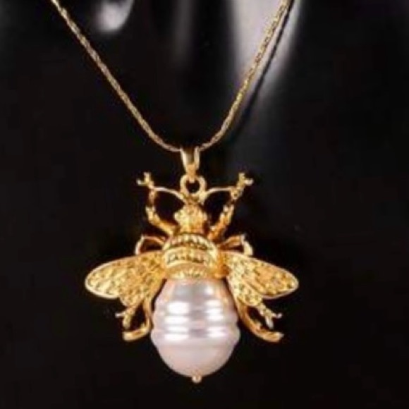 Pearl Abdomen Bee~ Striated Rippled Tomenta Bumblebee Honeybee 3D Steel Necklace - Picture 8 of 13